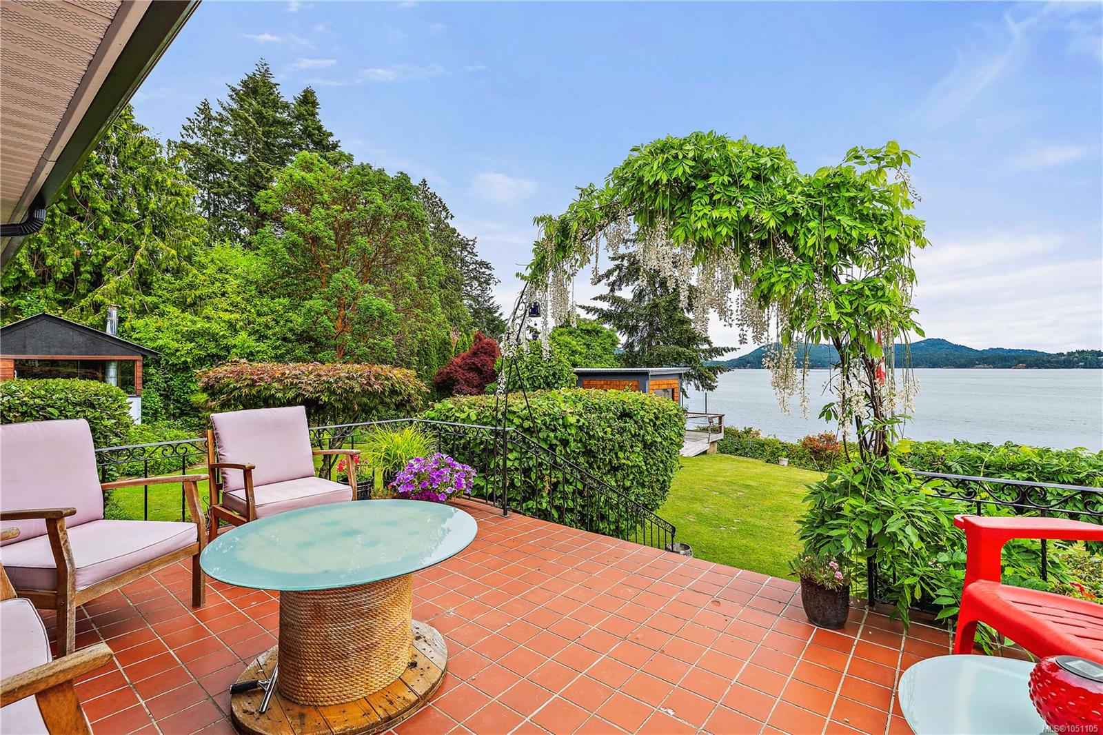 5957 Sooke Rd — listing photo 12 of 72