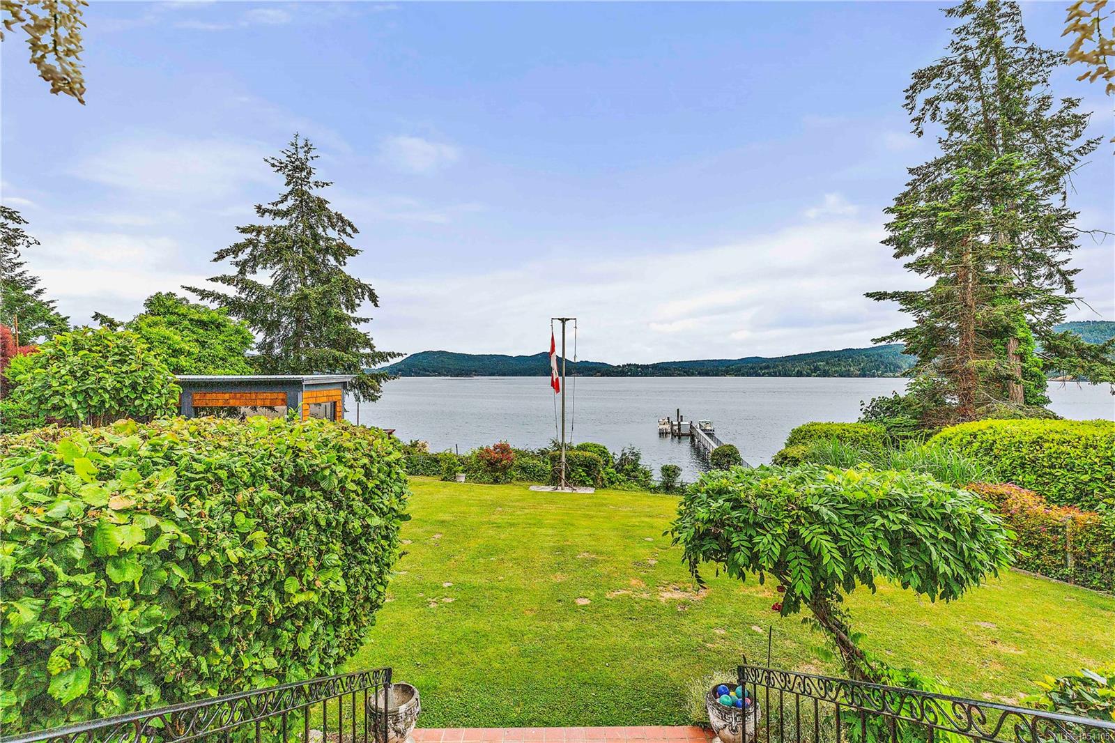 5957 Sooke Rd — listing photo 13 of 72