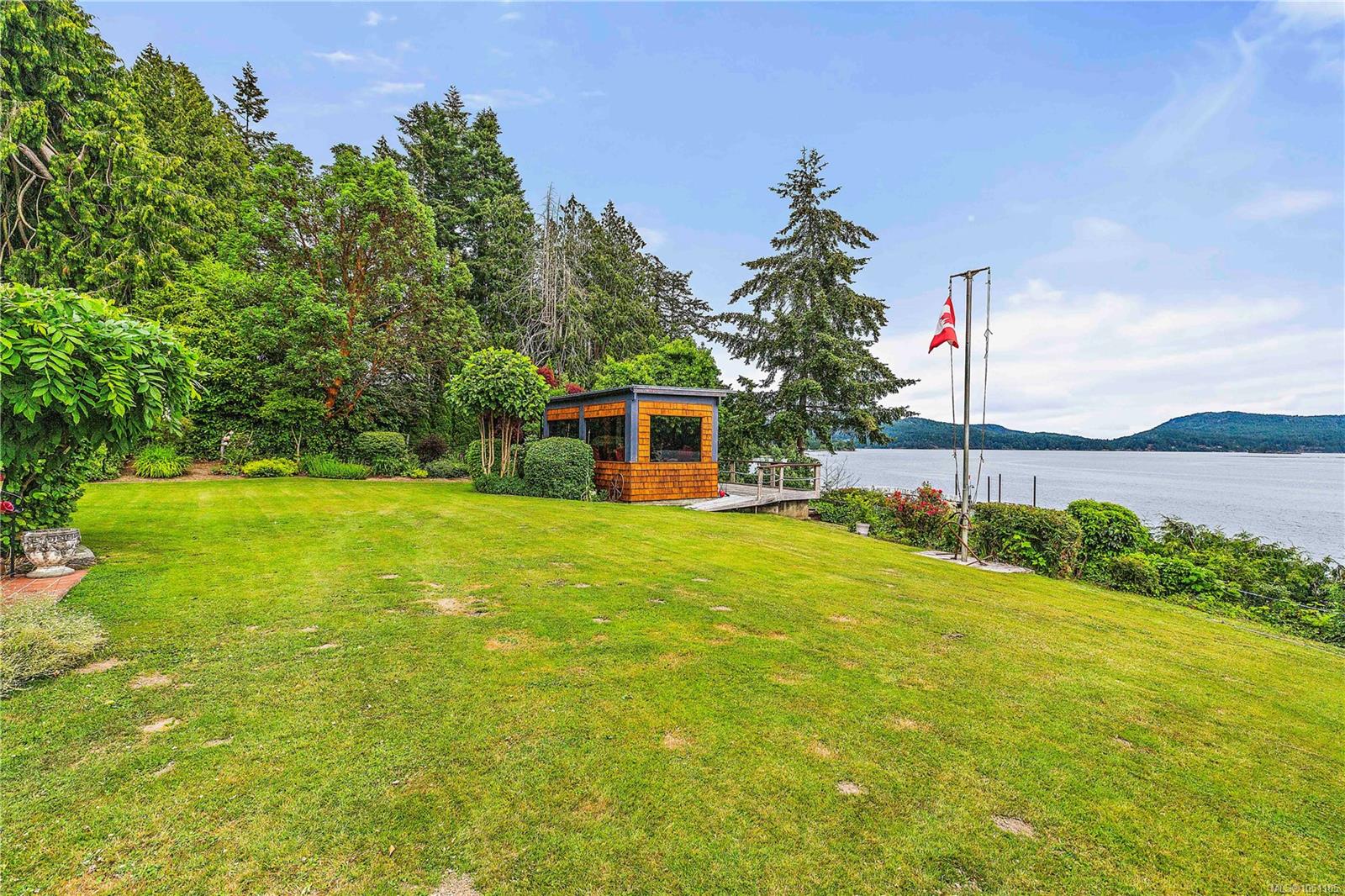 5957 Sooke Rd — listing photo 14 of 72