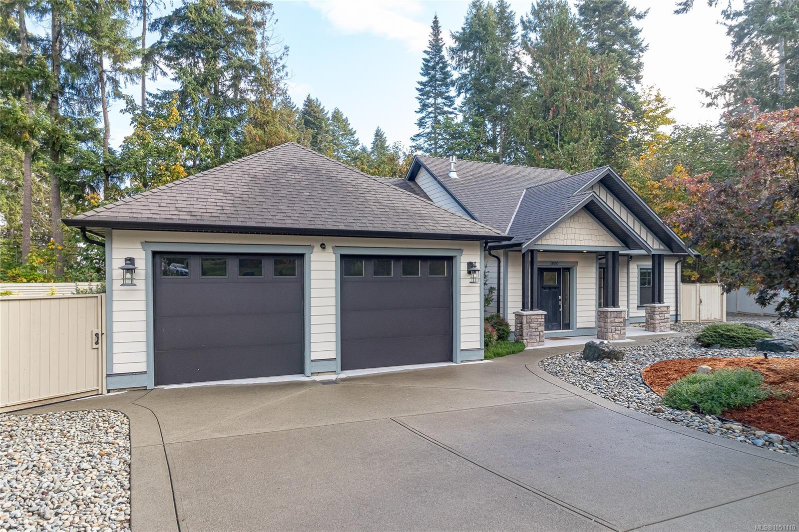 3800 Creekside Dr — listing photo 2 of 64