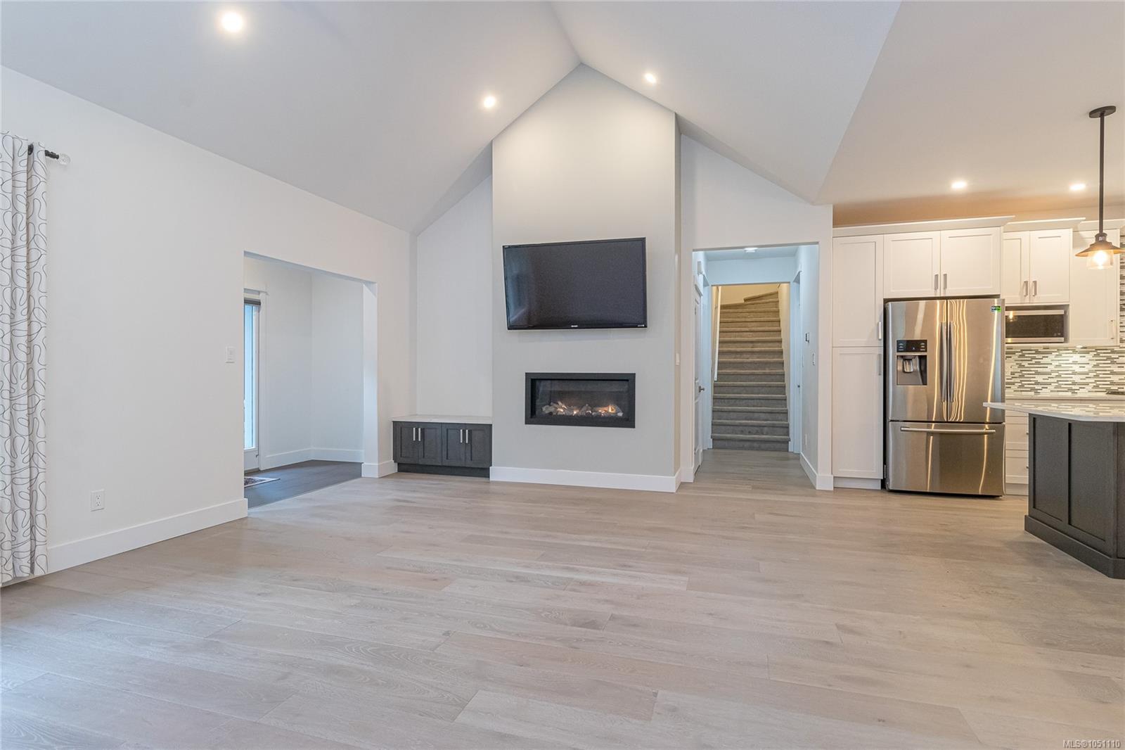 3800 Creekside Dr — listing photo 5 of 64
