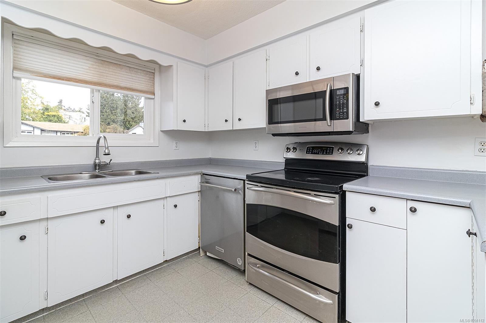 7251 Enid Pl — listing photo 12 of 40