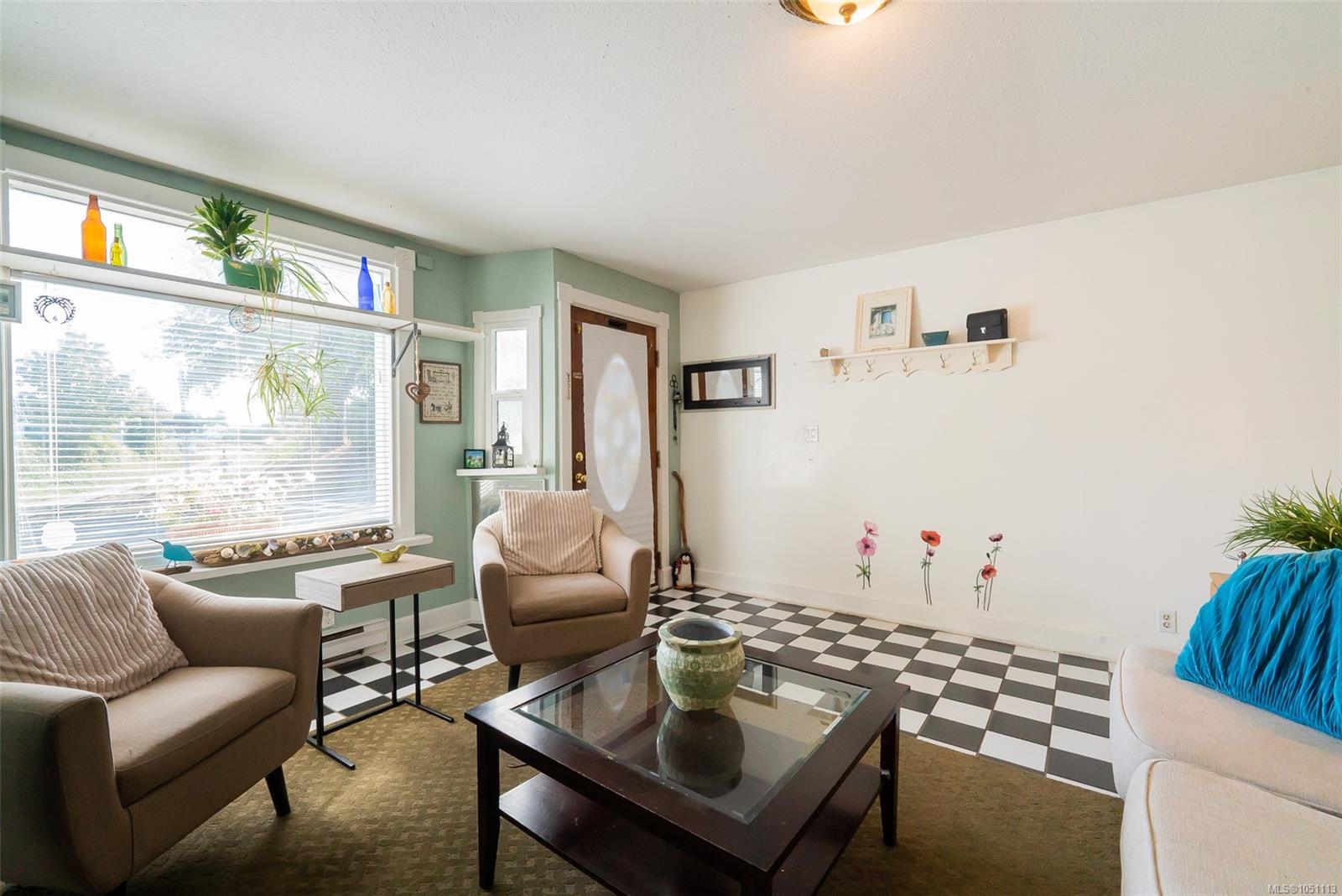 660 Albert St — listing photo 10 of 27