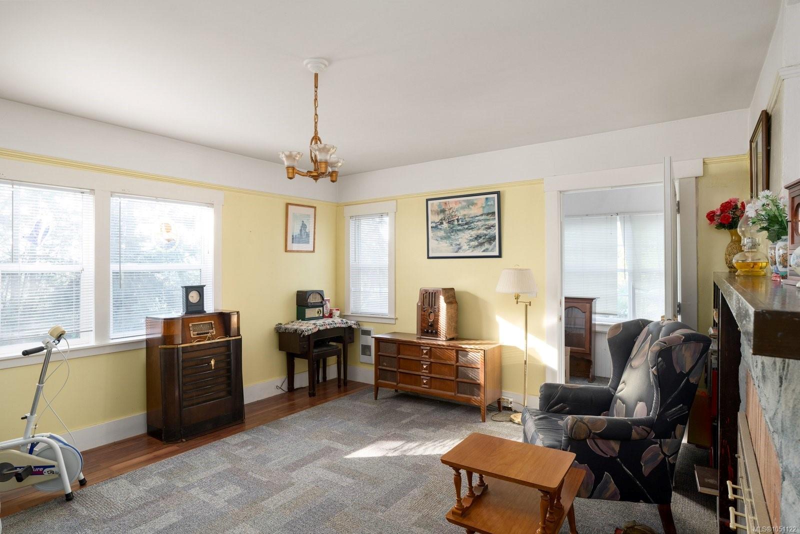 1183 Hillgrove Rd — listing photo 14 of 36