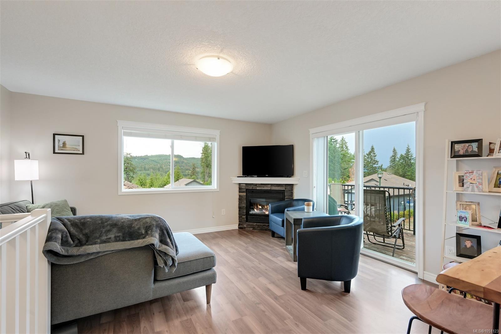 1084 Lisa Close — listing photo 9 of 51