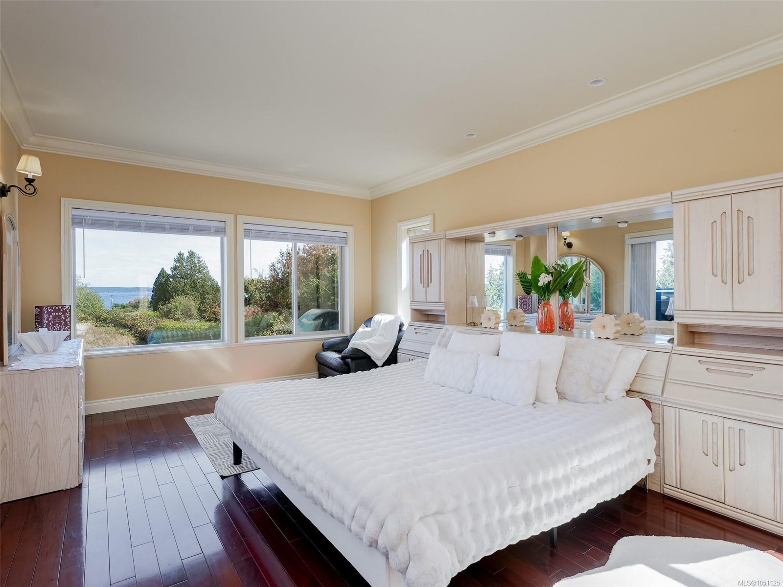 8639 Bourne Terr — listing photo 13 of 50