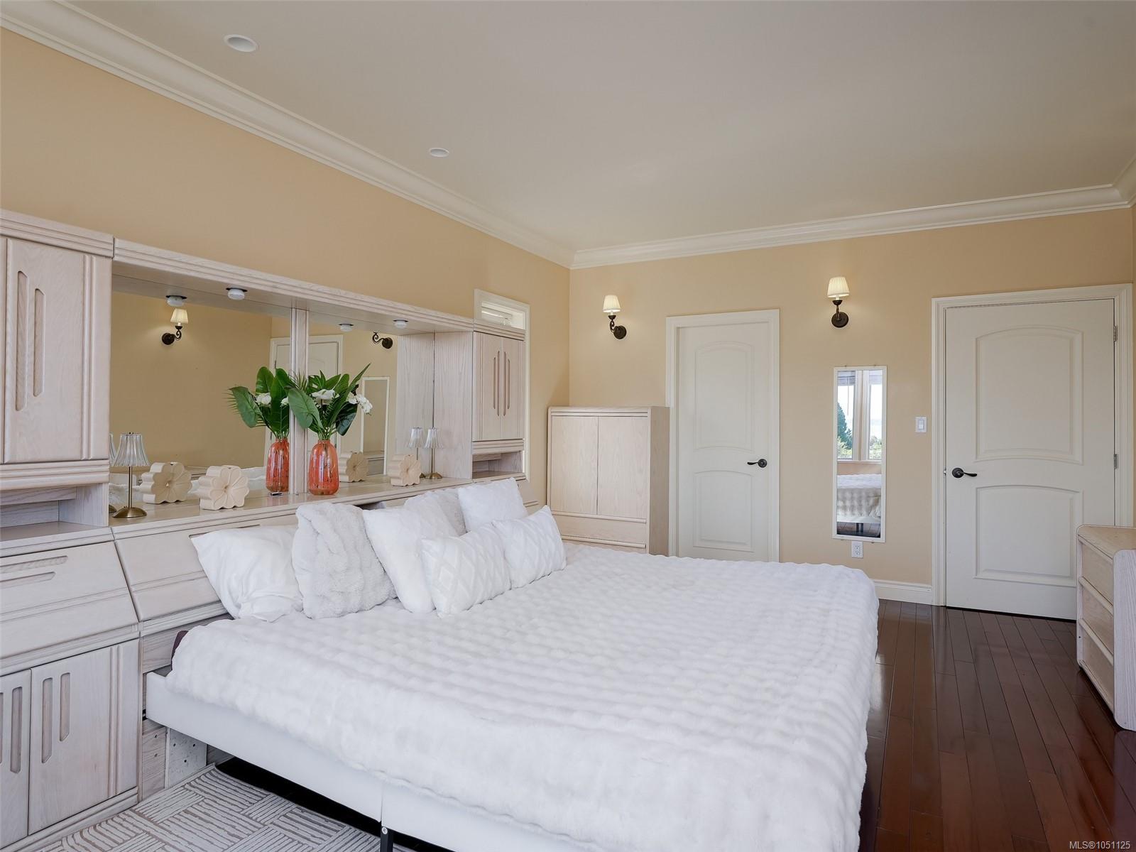 8639 Bourne Terr — listing photo 14 of 50
