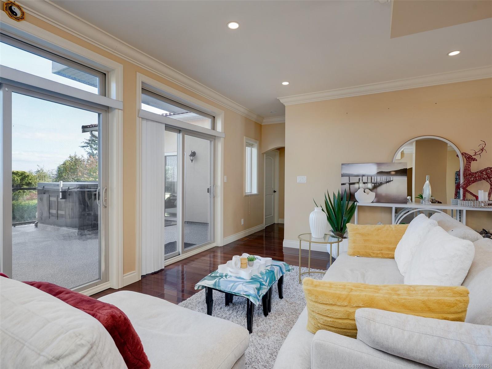 8639 Bourne Terr — listing photo 4 of 50