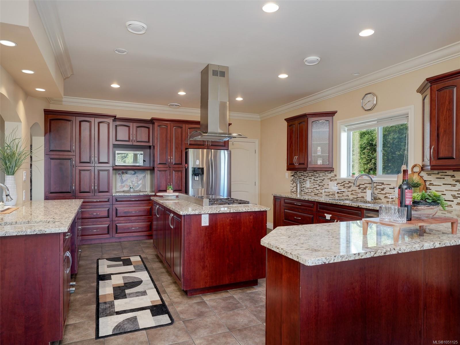 8639 Bourne Terr — listing photo 7 of 50