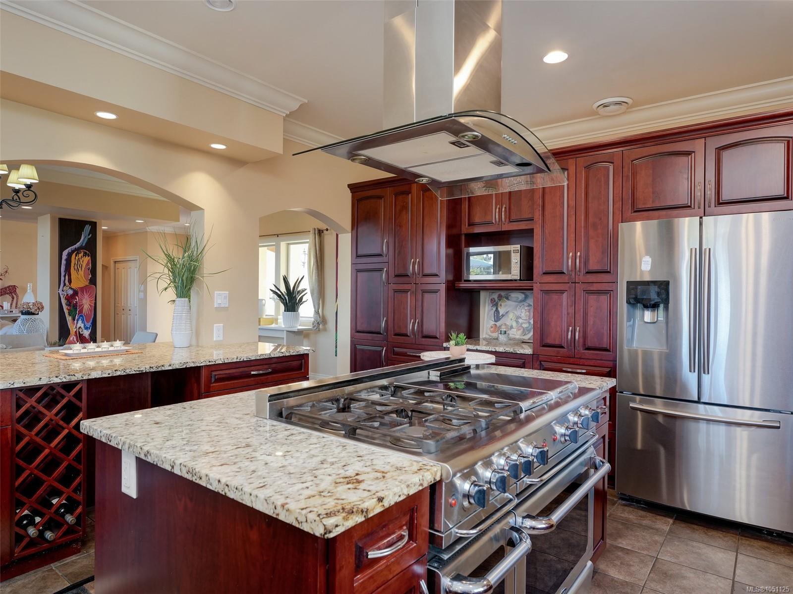 8639 Bourne Terr — listing photo 8 of 50