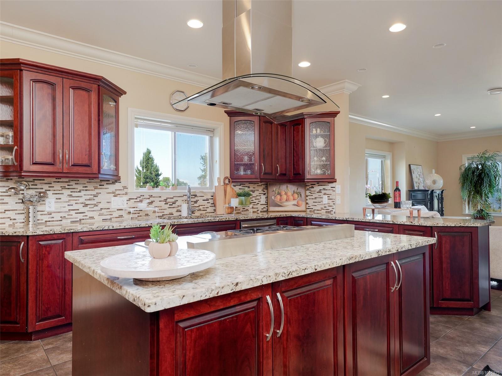 8639 Bourne Terr — listing photo 10 of 50