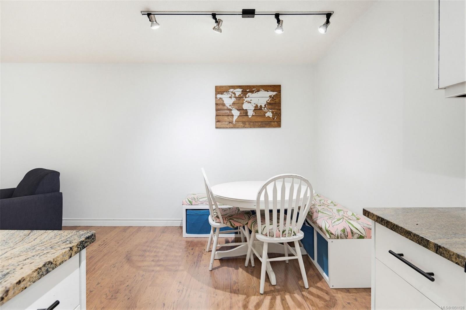 209-2520 Wark St — listing photo 11 of 28