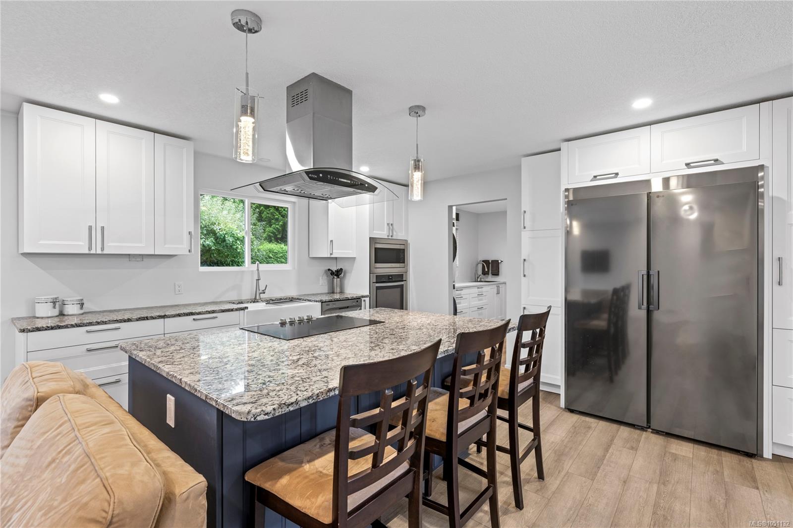 1350 Greenwood Way photo 3