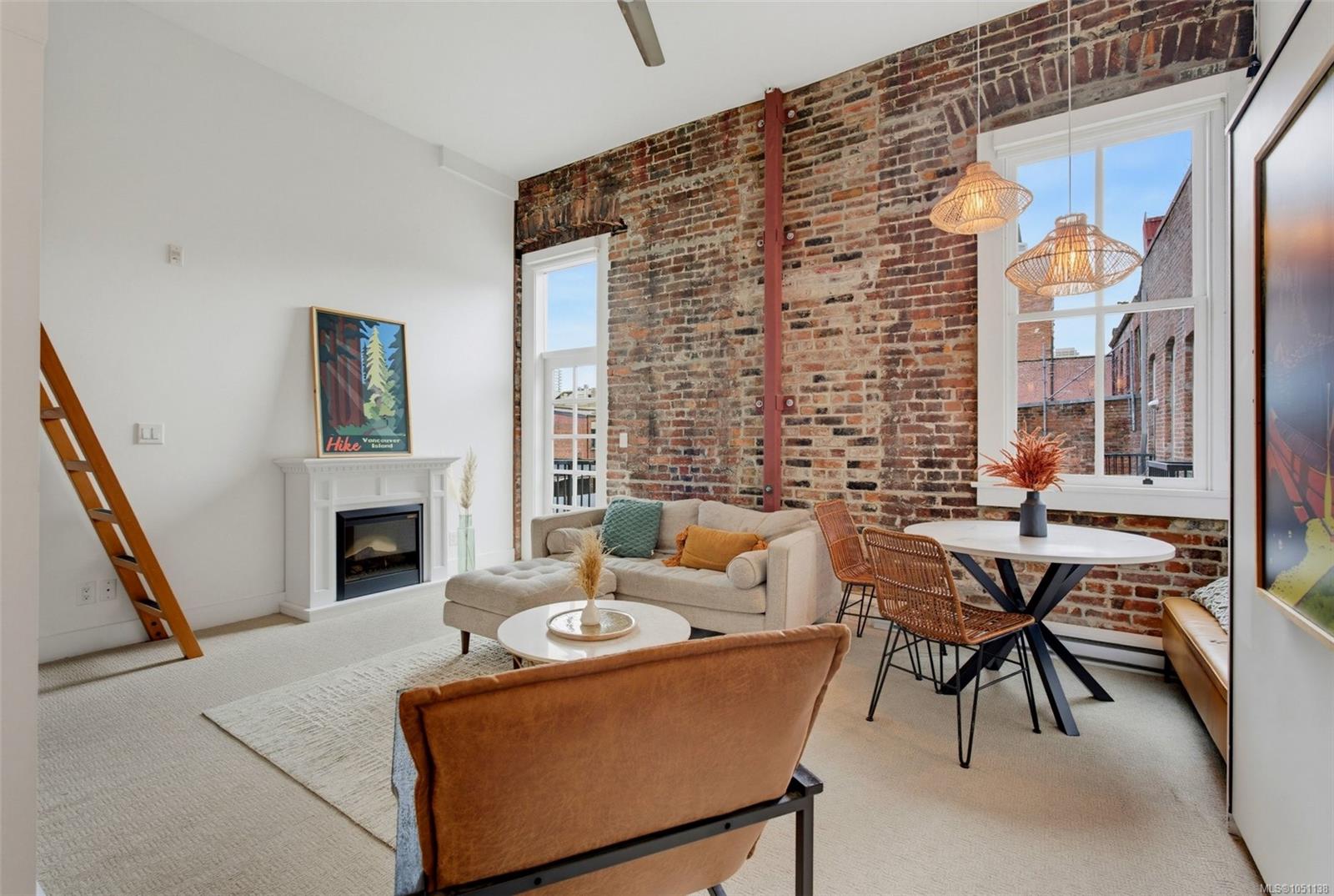 213-562 Yates St — listing photo 4 of 23