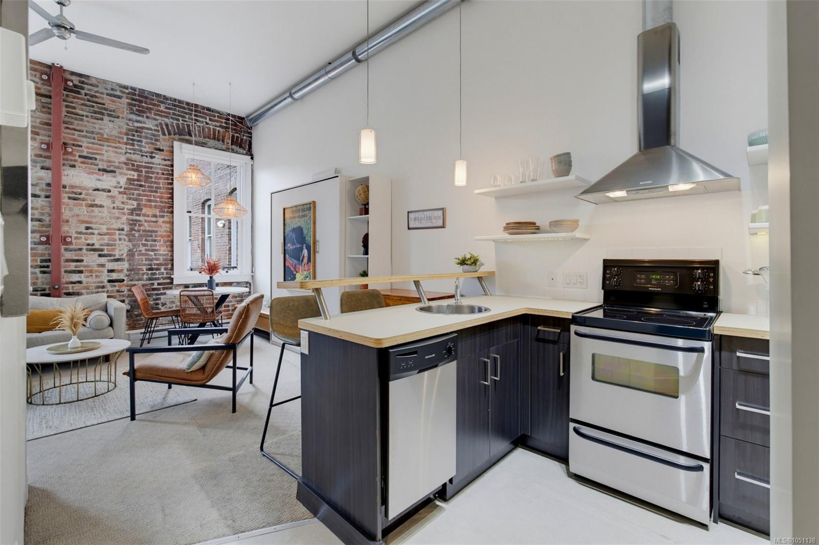 213-562 Yates St — listing photo 7 of 23
