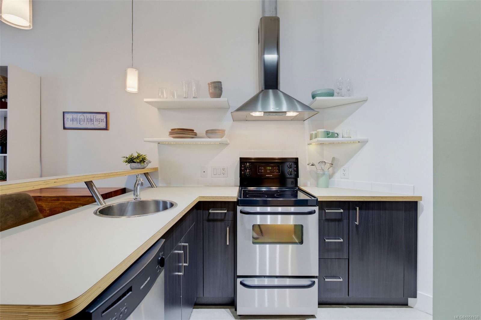 213-562 Yates St — listing photo 9 of 23