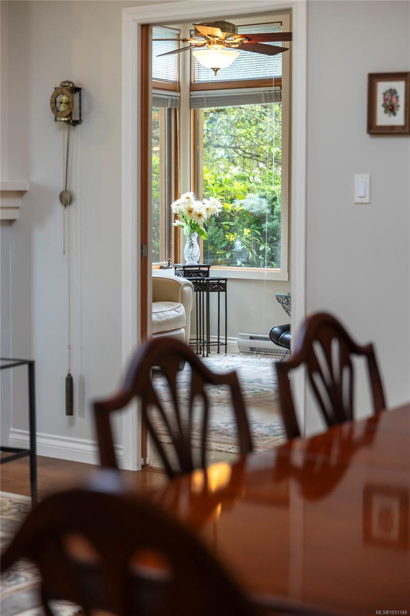 106-5329 Cordova Bay Rd — listing photo 13 of 43