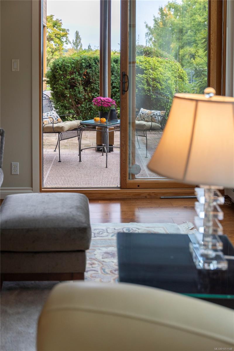 106-5329 Cordova Bay Rd — listing photo 6 of 43