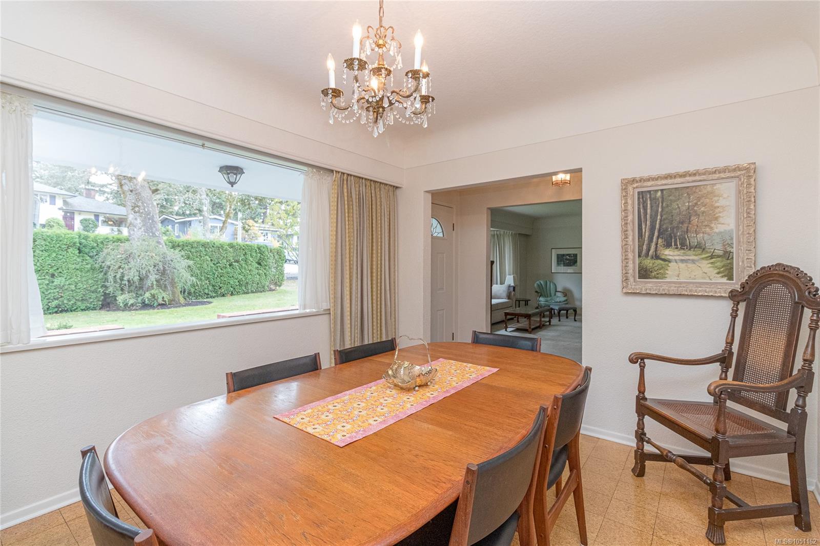 1280 Tracksell Ave — listing photo 12 of 39