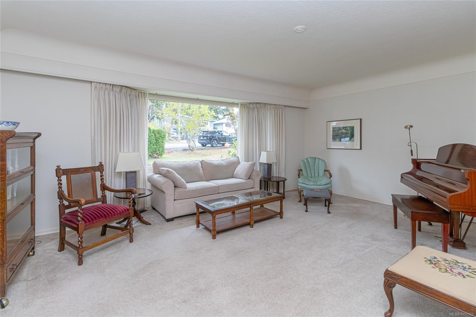 1280 Tracksell Ave — listing photo 9 of 39