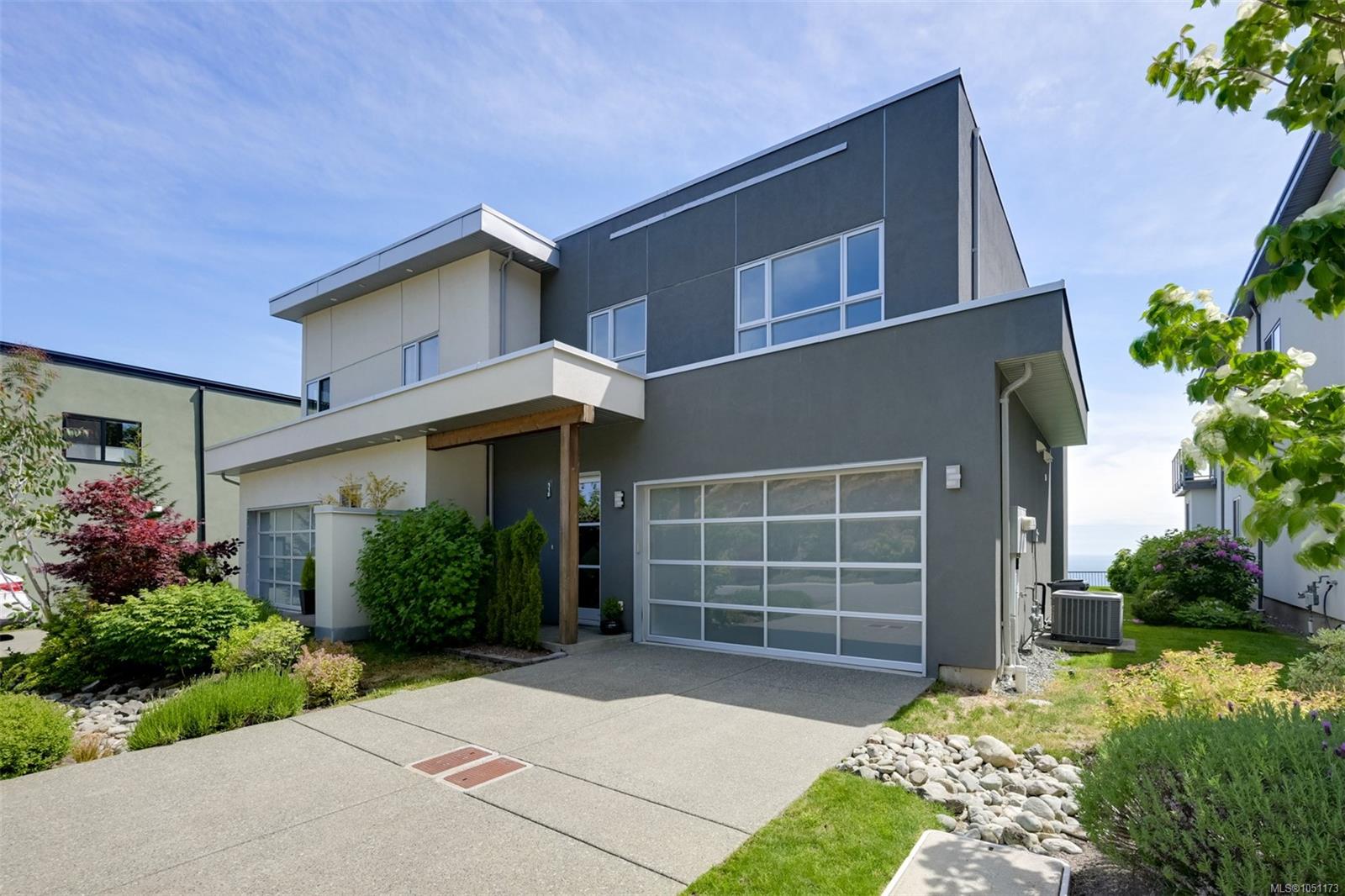 118-539 Delora Dr — listing photo 3 of 97