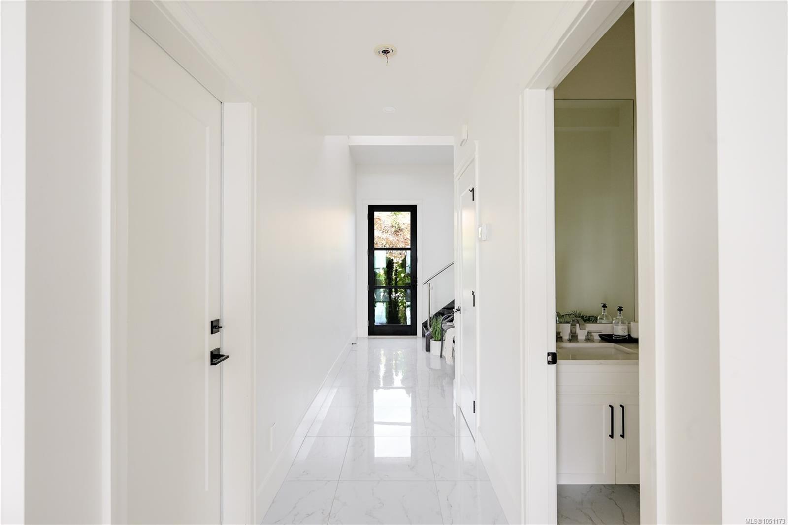 118-539 Delora Dr — listing photo 8 of 97