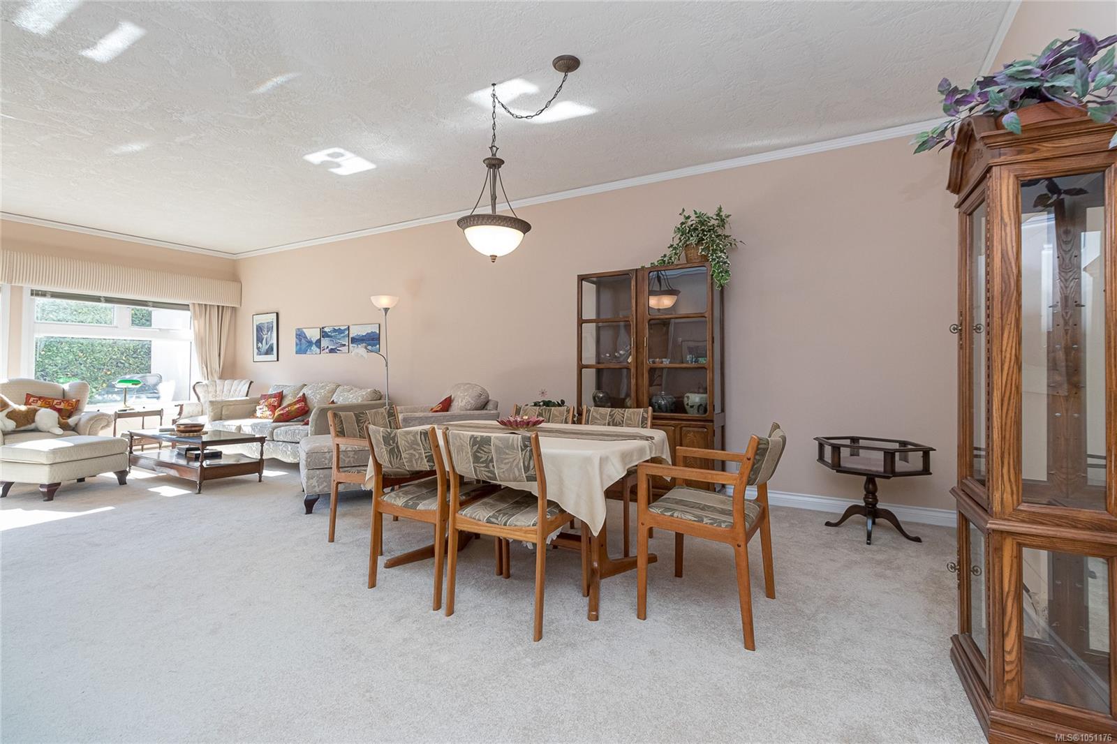 13-4318 Emily Carr Dr — listing photo 11 of 29