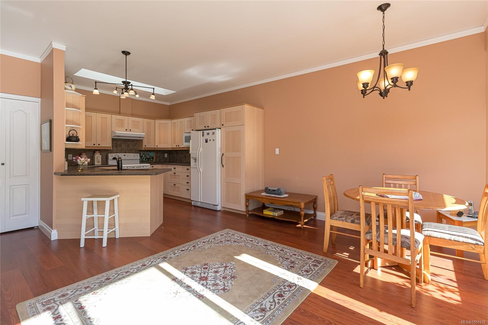 13-4318 Emily Carr Dr — listing photo 14 of 29