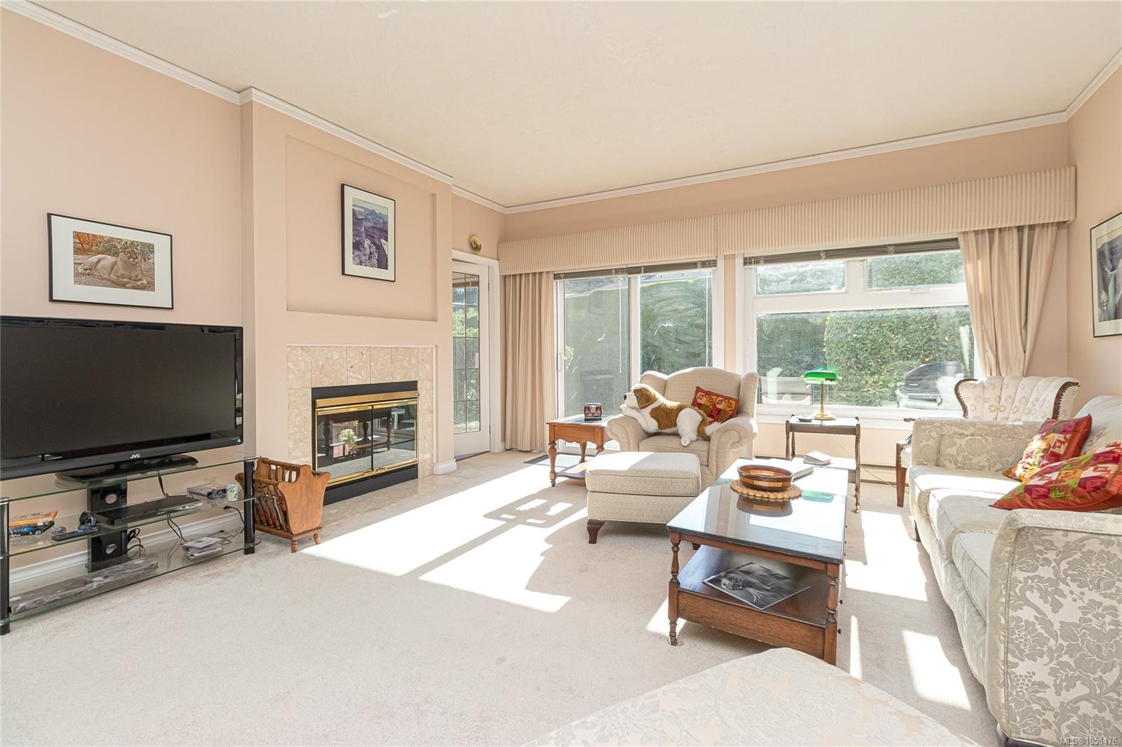 13-4318 Emily Carr Dr — listing photo 8 of 29