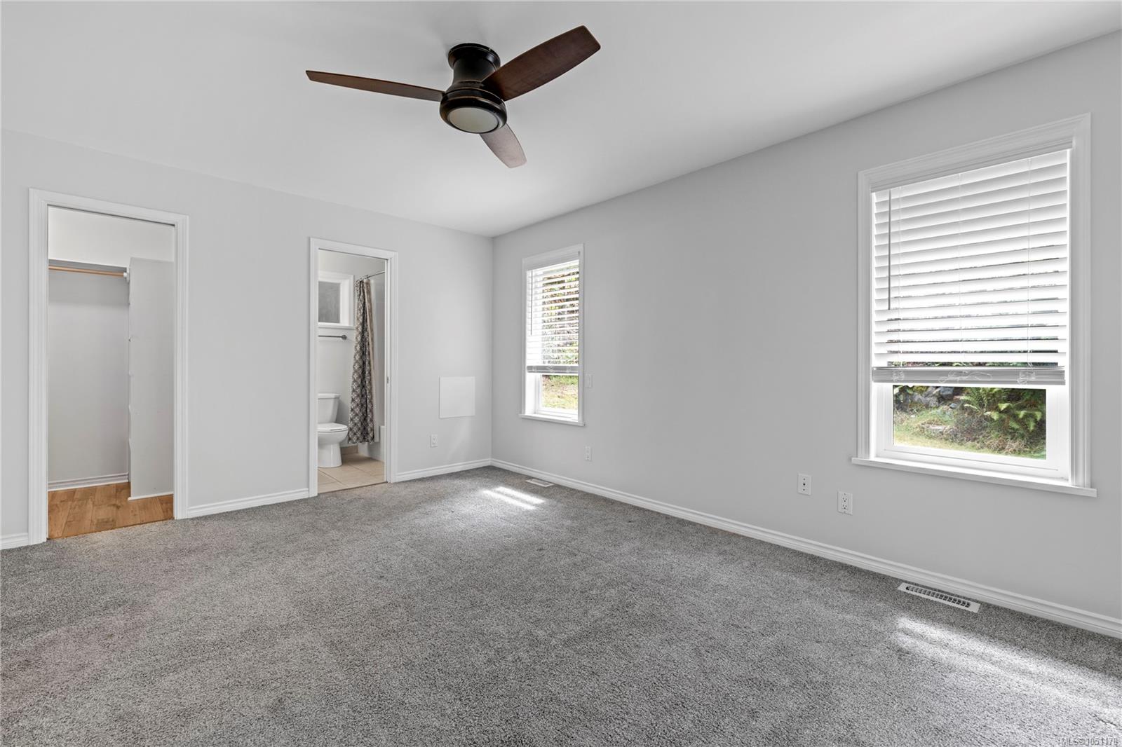 3104 Dolphin Dr — listing photo 14 of 38