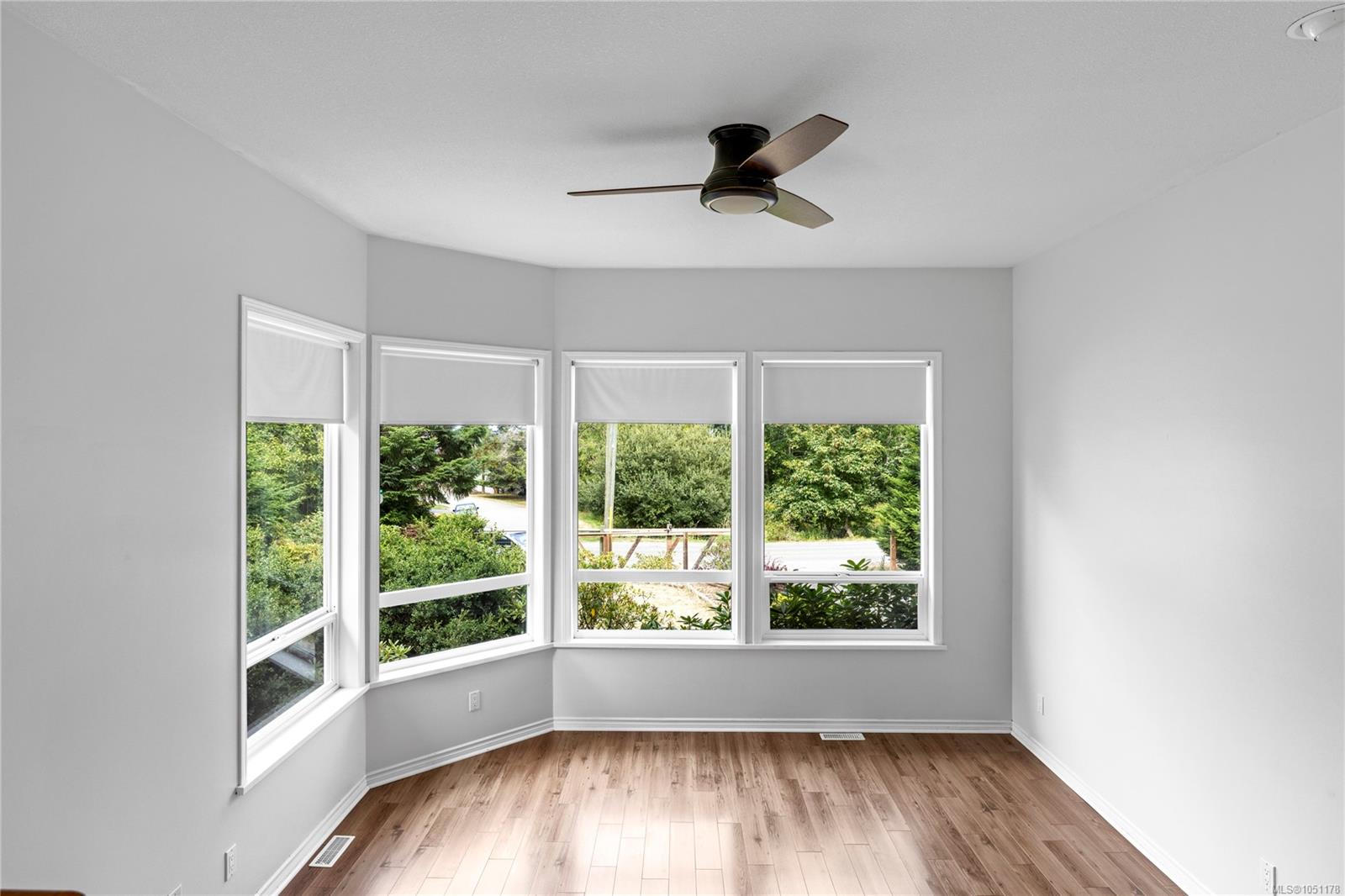 3104 Dolphin Dr photo 6