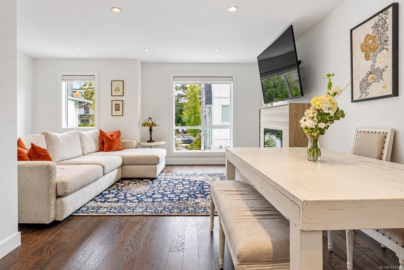 7-1032 Cloverdale Ave — listing photo 11 of 39