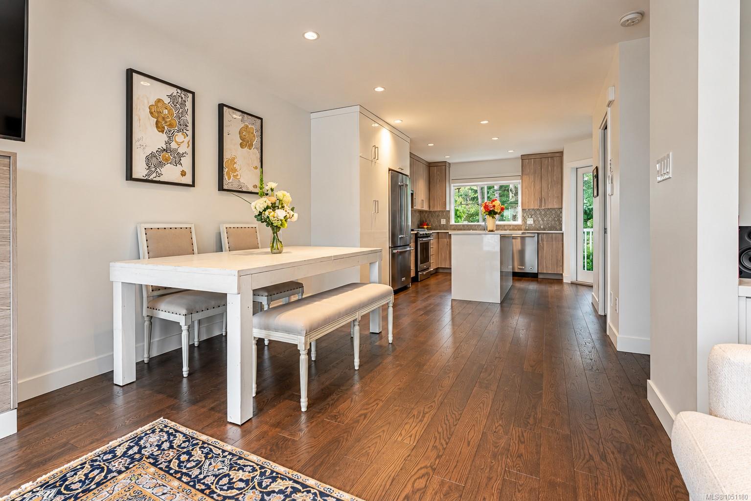 7-1032 Cloverdale Ave — listing photo 12 of 39