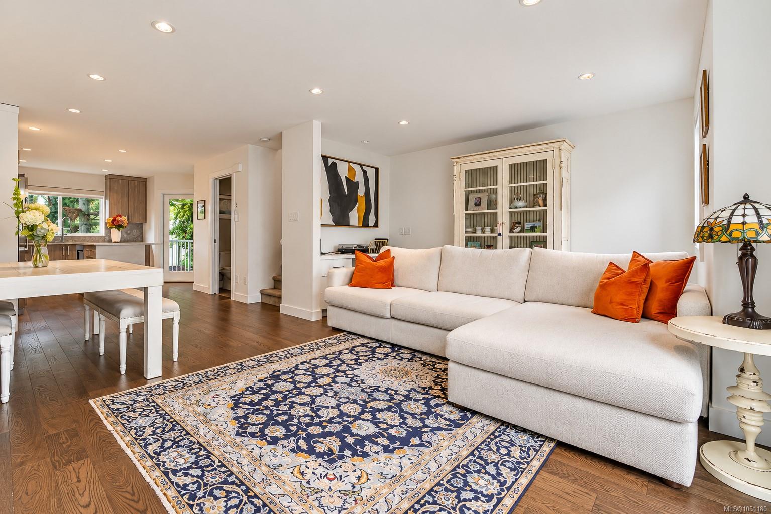 7-1032 Cloverdale Ave — listing photo 8 of 39