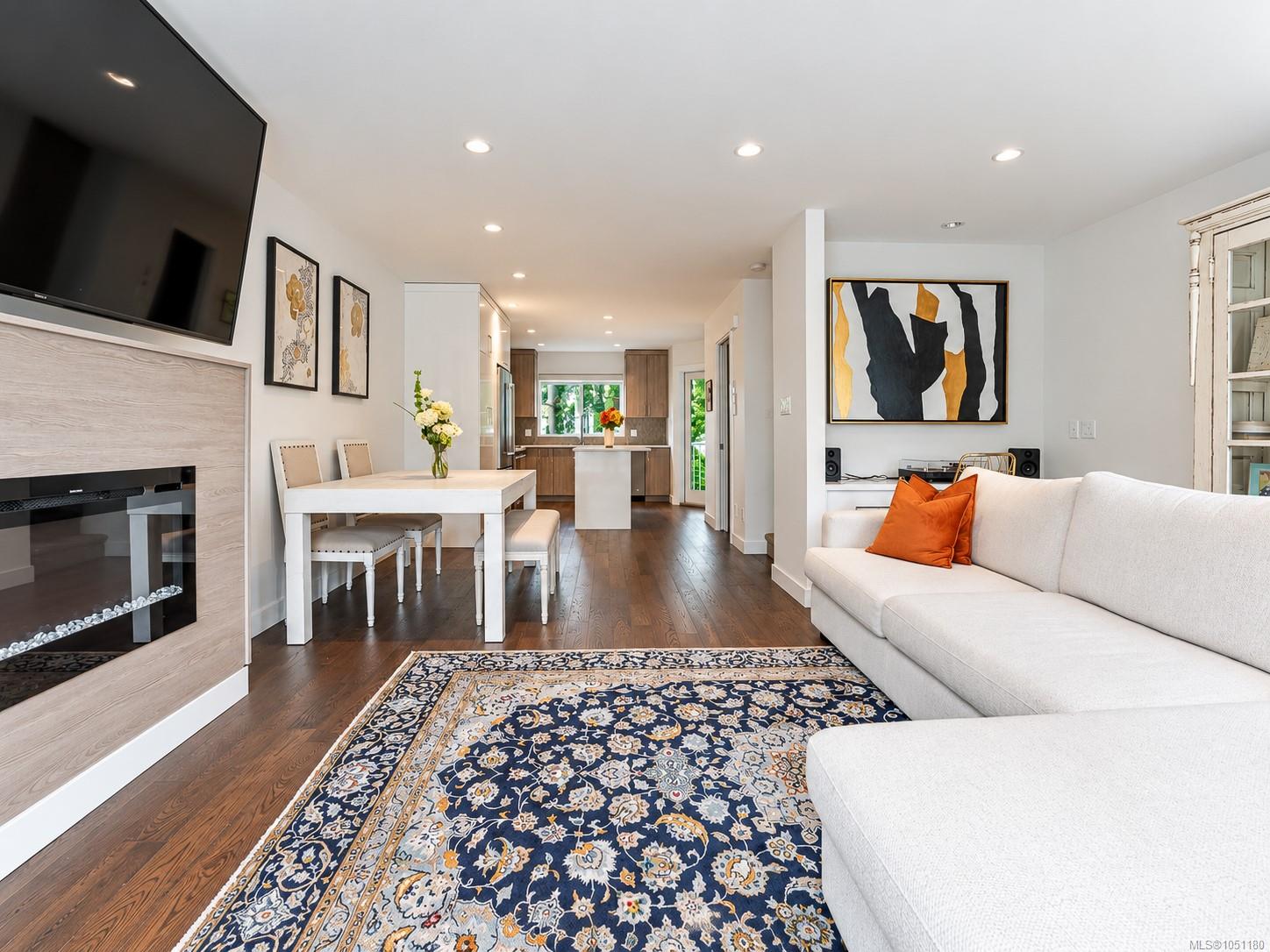7-1032 Cloverdale Ave — listing photo 9 of 39
