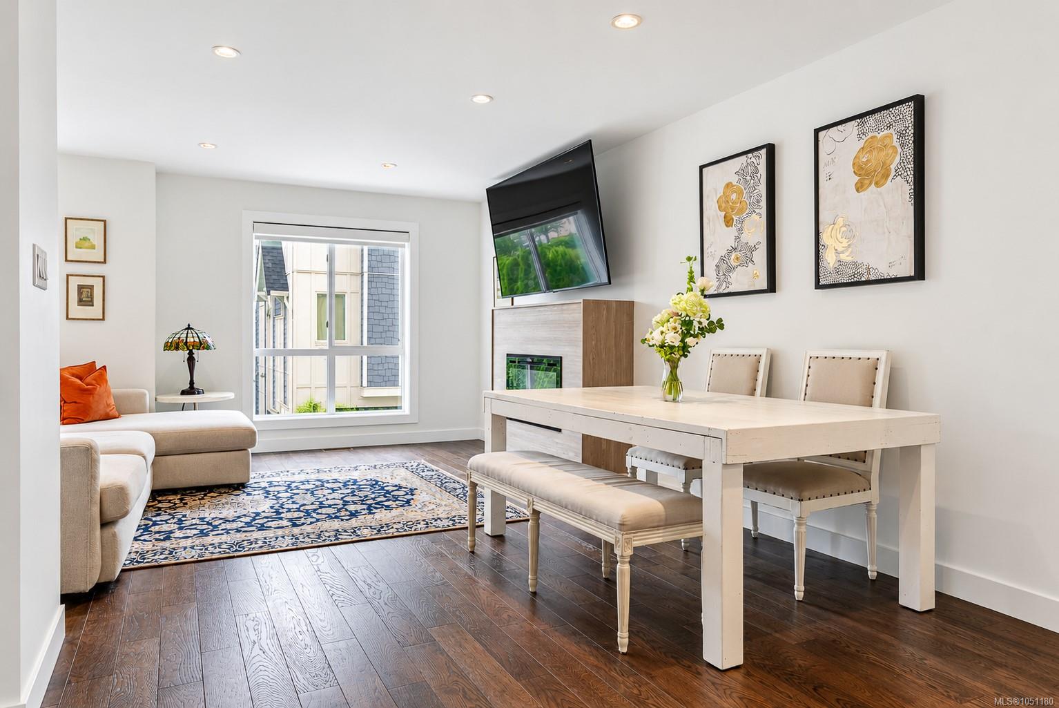 7-1032 Cloverdale Ave — listing photo 10 of 39
