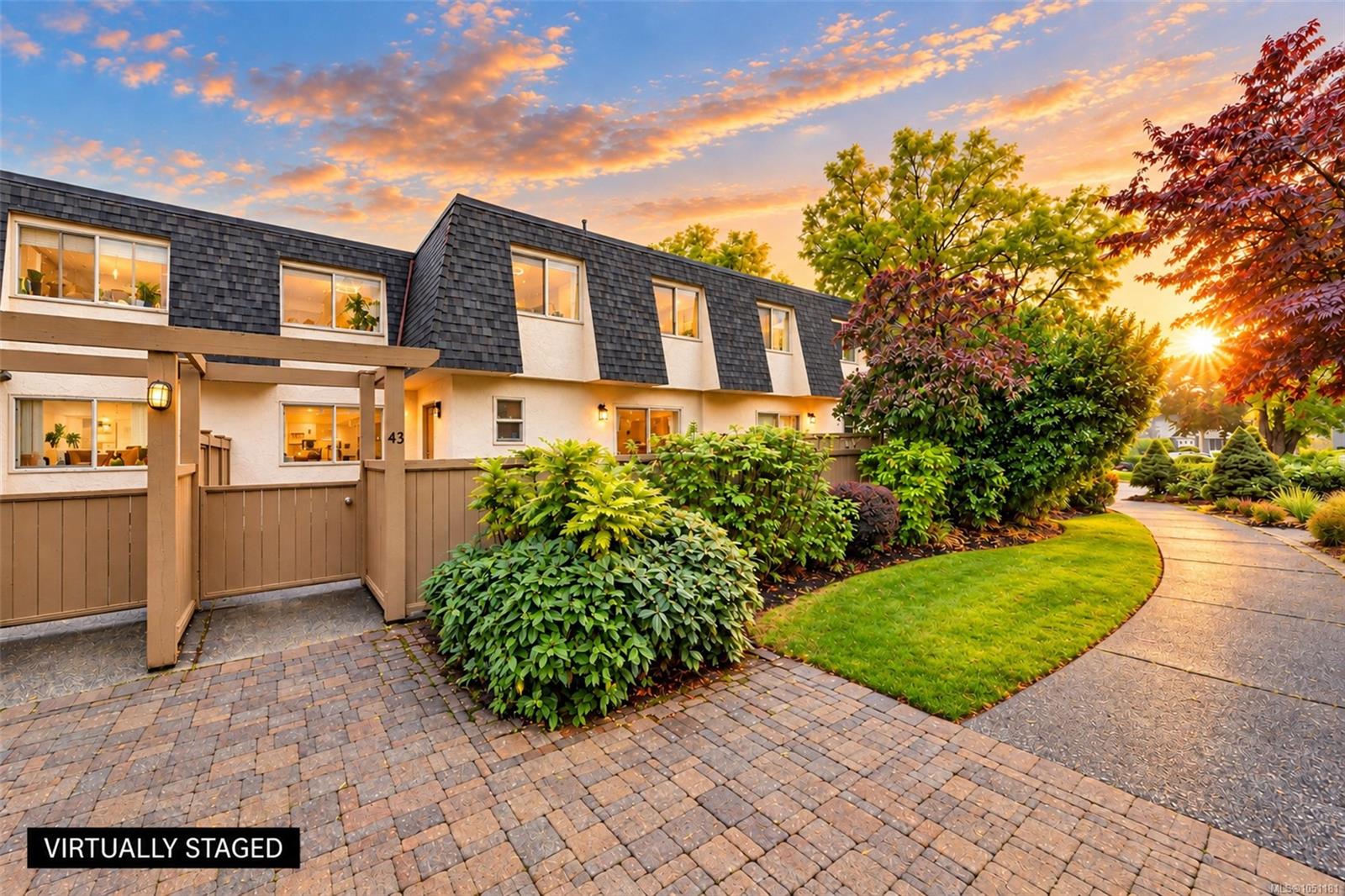 43-4061 Larchwood Dr photo 2