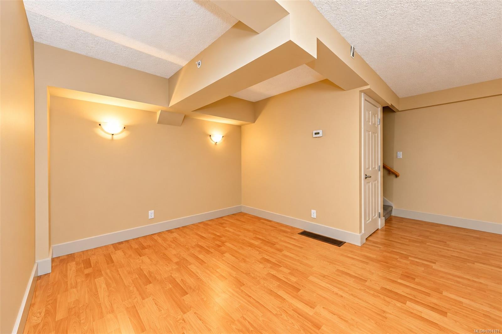 43-4061 Larchwood Dr — listing photo 11 of 35