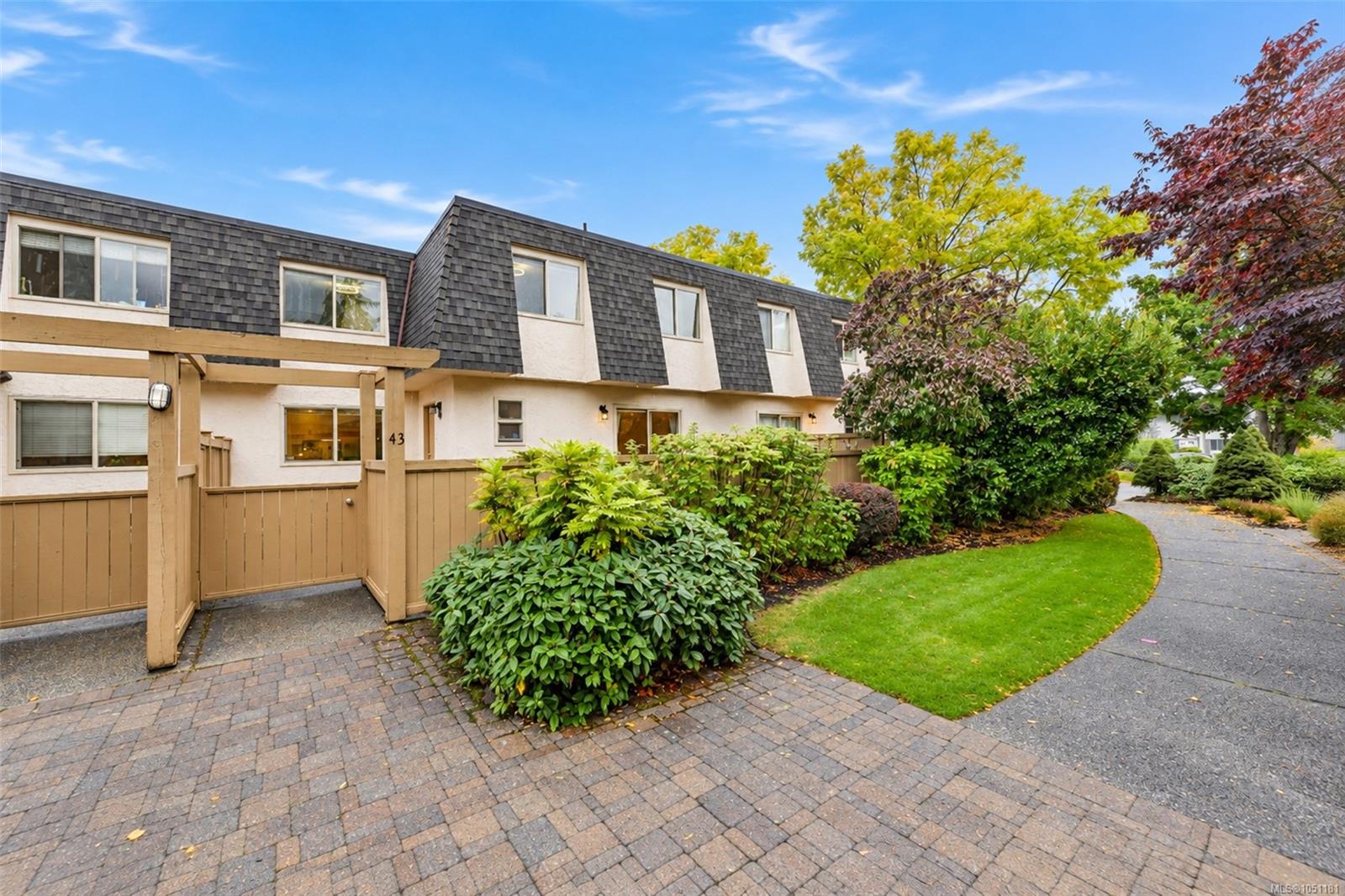 43-4061 Larchwood Dr photo 3
