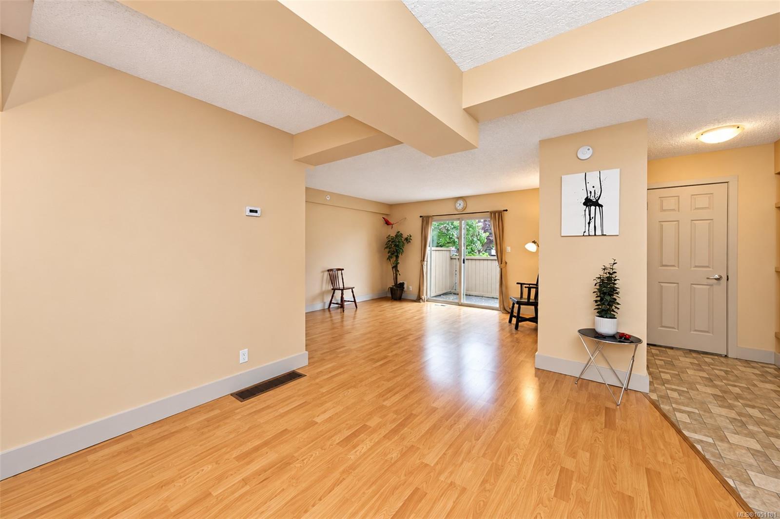 43-4061 Larchwood Dr — listing photo 10 of 35