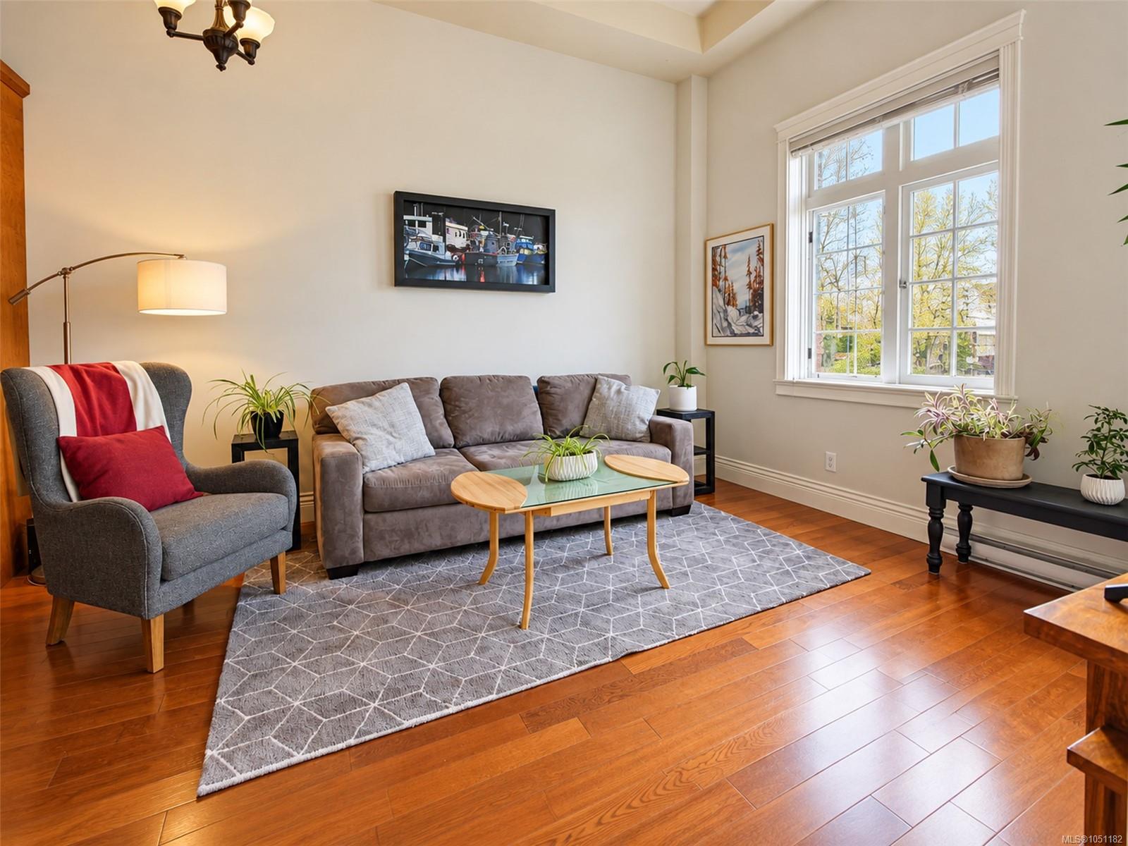 407-1602 Quadra St — listing photo 5 of 19