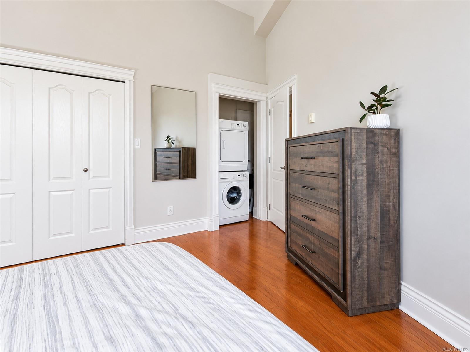 407-1602 Quadra St — listing photo 9 of 19