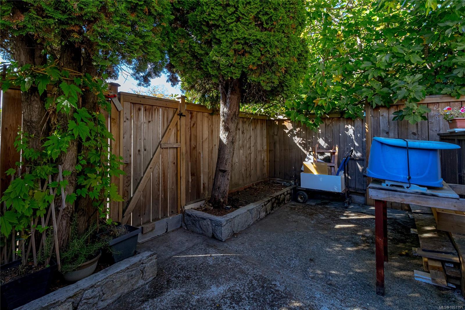 386 Burnside Rd — listing photo 14 of 52