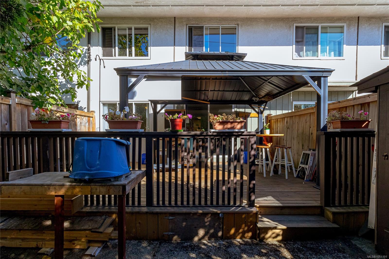 386 Burnside Rd — listing photo 4 of 52
