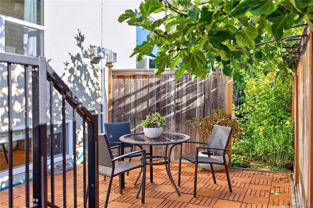 8-947 Caledonia Ave — listing photo 8 of 33