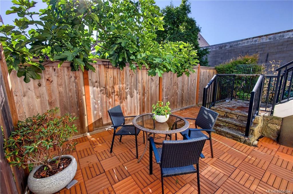 8-947 Caledonia Ave — listing photo 10 of 33