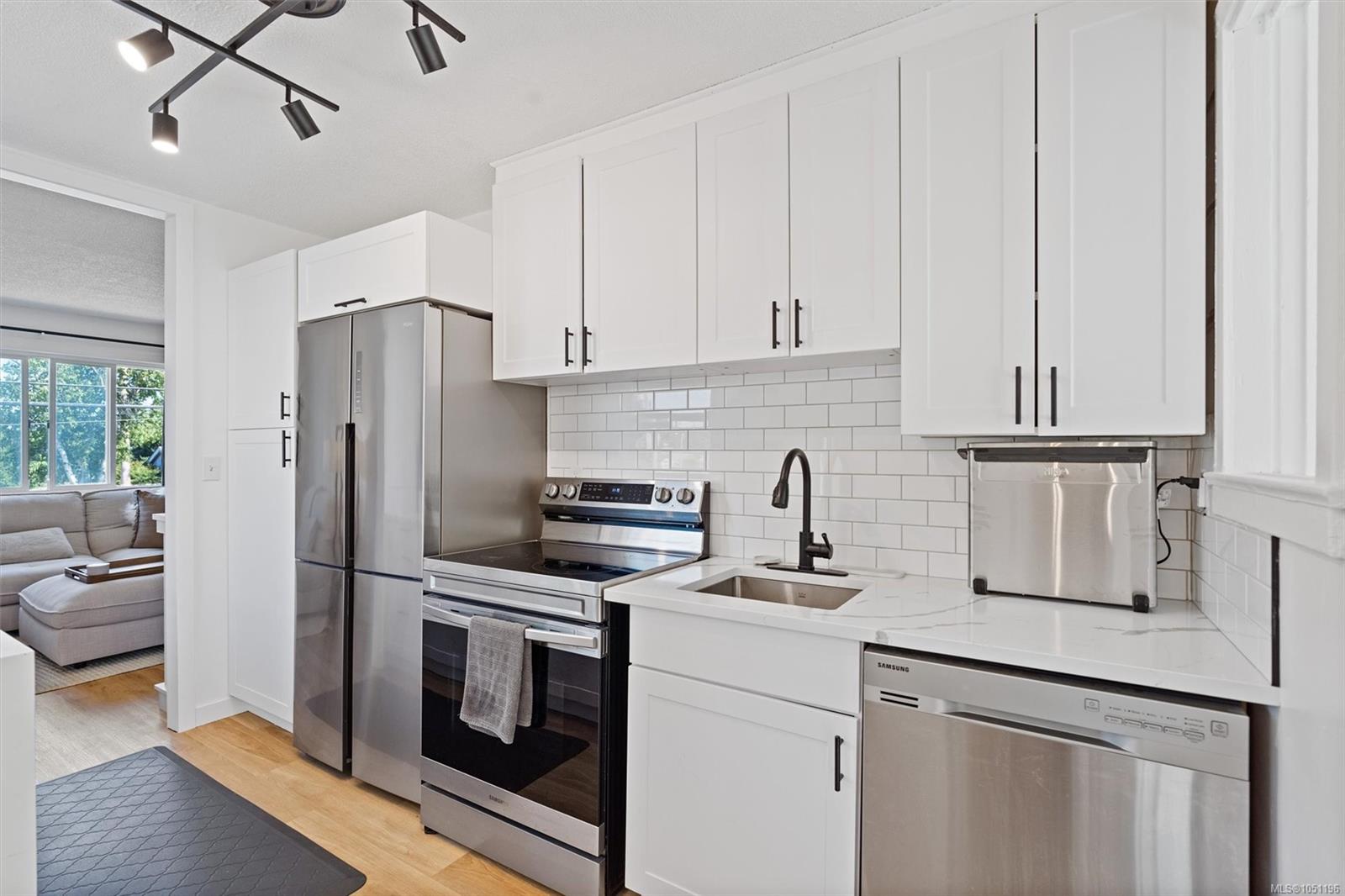 1143 Lockley Rd — listing photo 8 of 34