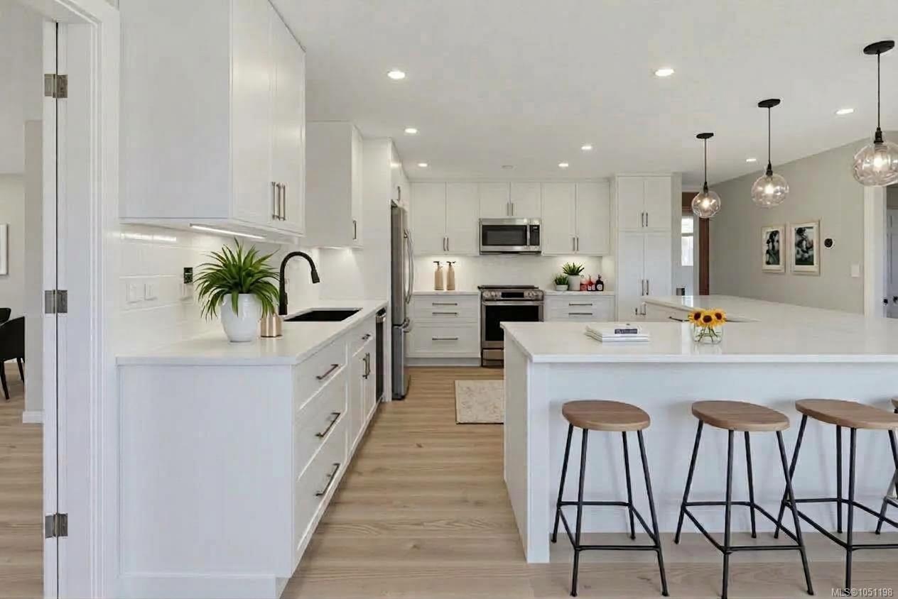 916 Burnside Rd — listing photo 4 of 33