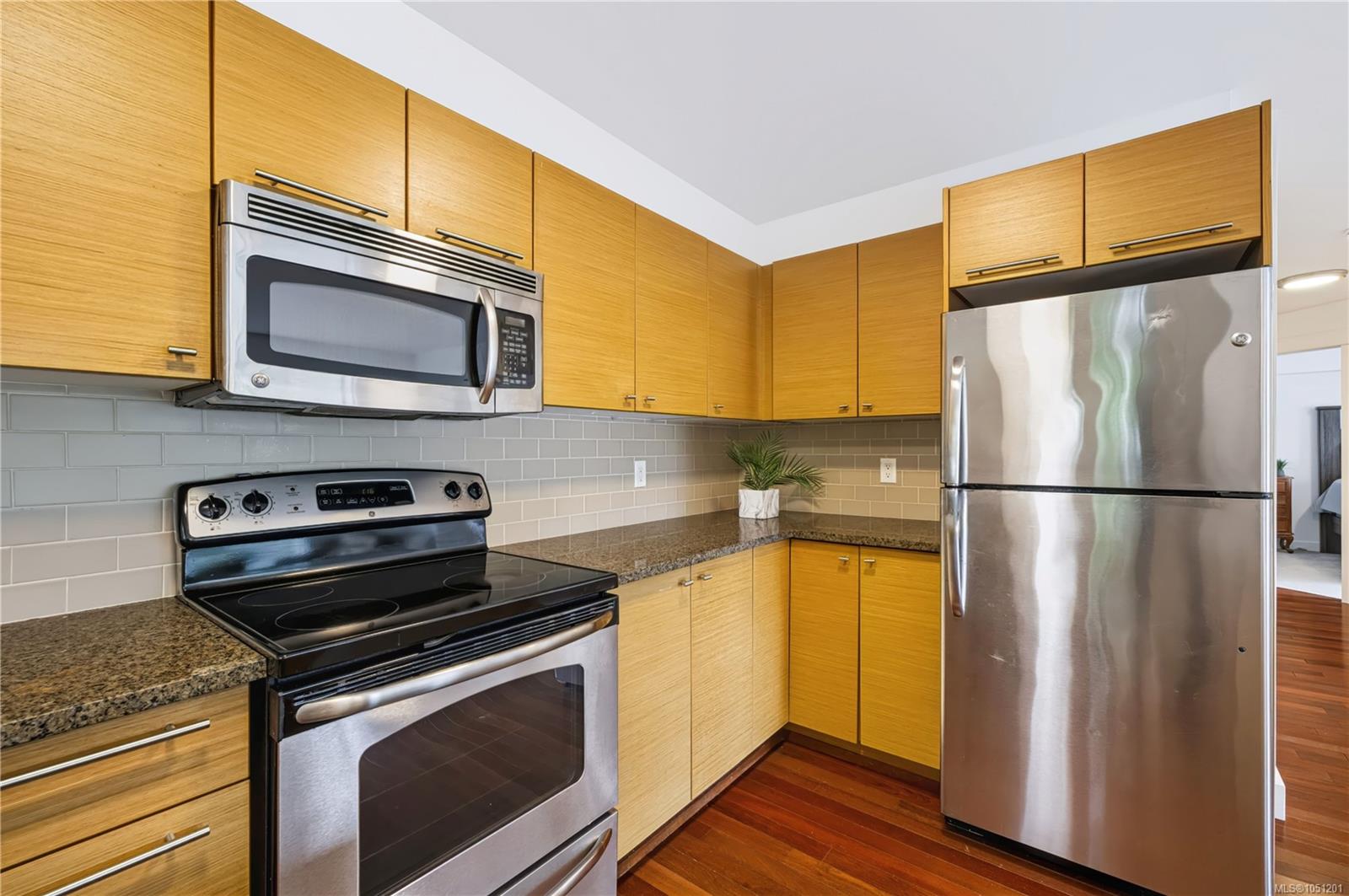 314-1315 Esquimalt Rd — listing photo 8 of 44