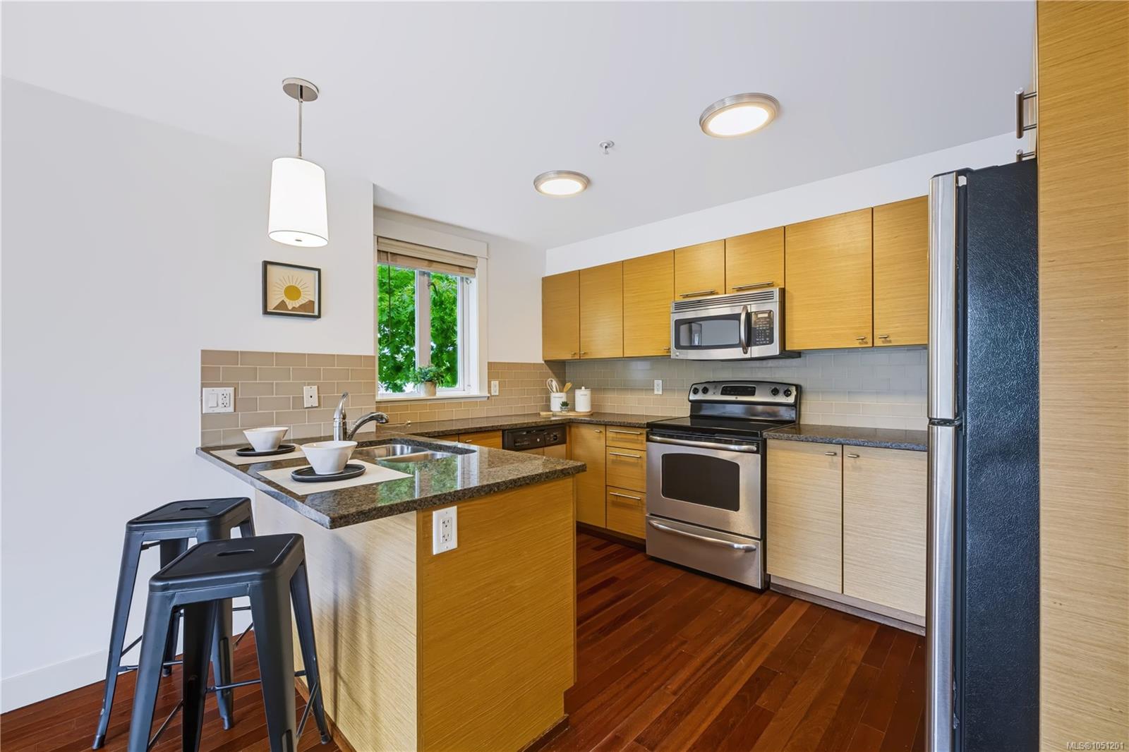 314-1315 Esquimalt Rd — listing photo 9 of 44